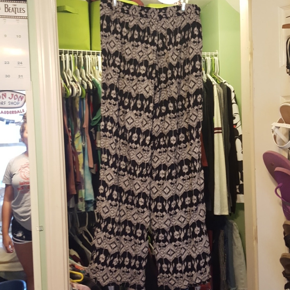Wide leg black and white pants